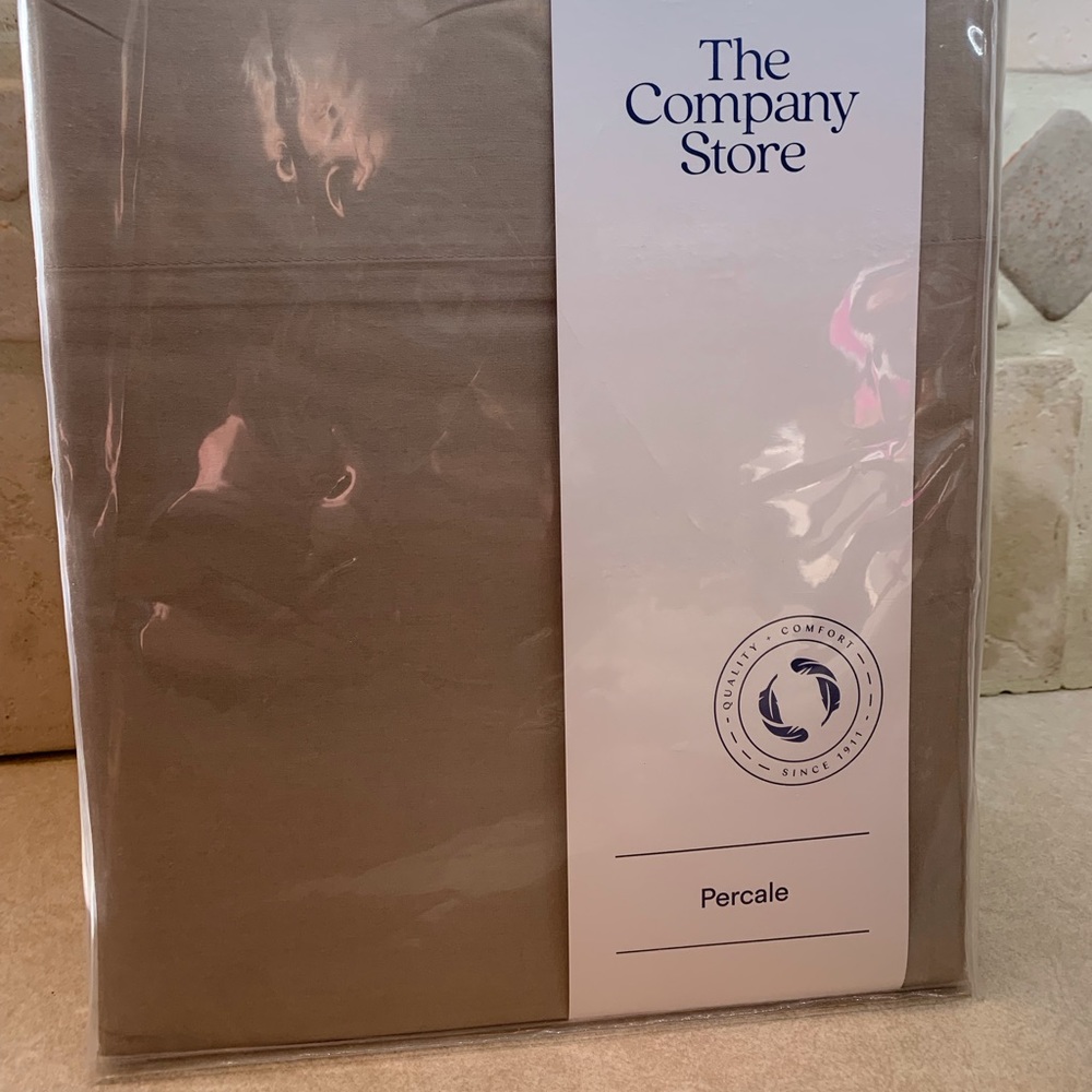 QUEEN SHEET SET-NWT “Cocoa”